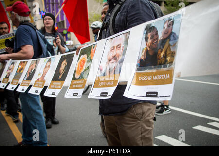 Philadelphia, USA, 14. Mai 2018. Pro-Palestinan Gruppen Protest gegen die Entscheidung der US-Regierung, seine Botschaft in Israel die Stadt Jerusalem zu bewegen. Die Bewegung kommt nach Wochen der Palestinan Proteste an der israelischen Grenze zum Gazastreifen, in dem die israelischen Streitkräfte auf gefeuert haben und Dutzende von Palestinans getötet. Stockfoto