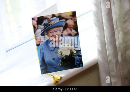 Ein Telegramm von der Königin geschickt ein Paar ihren 65th Hochzeit Jahrestag feiert in West Sussex, UK. Stockfoto