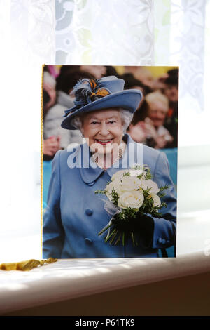 Ein Telegramm von der Königin geschickt ein Paar ihren 65th Hochzeit Jahrestag feiert in West Sussex, UK. Stockfoto