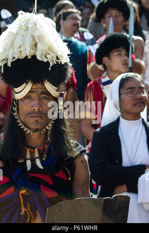 Nagaland, Indien. Warten an der Hornbill Festival Stockfoto