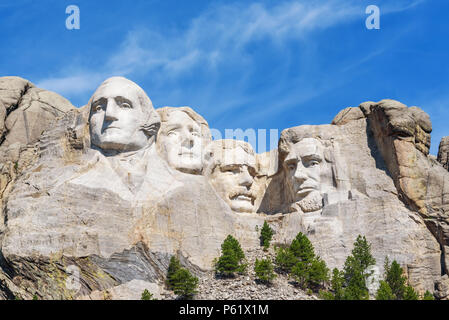 Presidential Skulptur am Mount Rushmore National Memorial, USA. Sonnigen Tag, blauer Himmel. Stockfoto