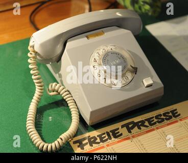 Deutsche Demokratische Republik. Reproduktion von einem offiziellen Arbeitstisch. Telefon. DDR Museum. Berlin. Deutschland. Stockfoto