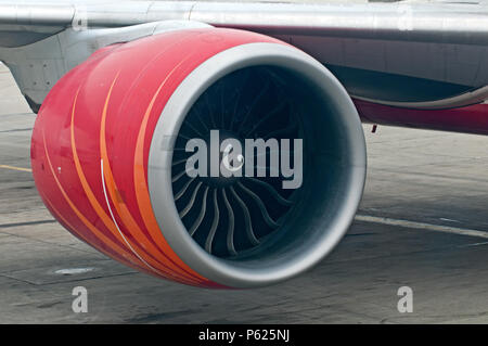 Chicago, IL, USA, May 2, 2018 O'Hare International Airport, Motor der Air India Boeing 777 Stockfoto