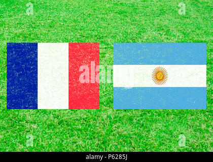 Frankreich gegen Argentinien Flaggen Symbol über Gras Hintergrund Stockfoto