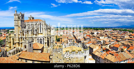 Beeindruckende Narbonne Stadt, mit Blick auf Dom und Altstadt, Frankreich. Stockfoto