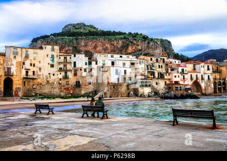 Beeindruckende Cefalu' Dorf über Sonnenuntergang, Sizilien, Italien. Stockfoto