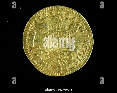 NUMISMATICA. Vive la MODERNA. ORO, DE CARLOS II. ANVERSO. ARMAS REALES SOSTENIDAS POR UN AGUILA. (DEPOSITO-: MUSEO ARQUEOLOGICO NACIONAL). Stockfoto