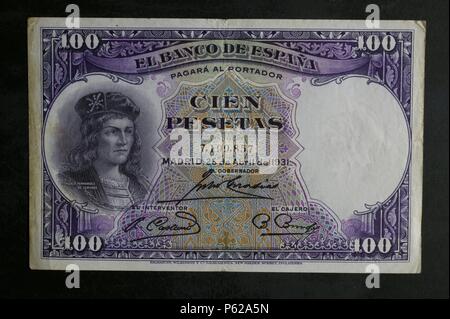 DINERO: BILLETE DE CIEN PESETAS DE 1931 ANVERSO: CABEZA DE GONZALO FERNÁNDEZ DE CÓRDOBA (EL GRAN CAPITAN). REVERSO: CUADRO DE CASADO DE ALISAL "EL GRAN CAPITAN ENCUENTRA, AL DIA SIGUIENTE DE LA BATALLA DE CERIÑOLA, EL ENEMIGO CADAVER DE SU EL DUQUE DE NEMOURS'. MARCA AL AGUA: CABEZA DE GUERRERO CON YELMO. TAMAÑO: 131 x 83 mm. Stockfoto