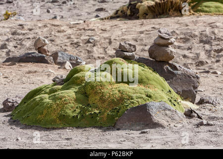 Stein stack (Apacheta) im Colca Canyon in Arequipa, Peru. Stockfoto