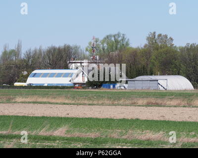 Gebäude der lokalen Sport Flughafen auf wiese landschaft in europäischen Stadt Bielsko-Biala in Polen Stockfoto