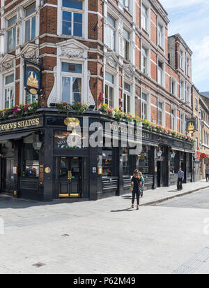 Der Woodin Shades Pub in Bishopsgate, London, England, Großbritannien Stockfoto