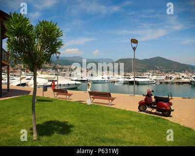 Panoramablick auf die Marina in Varazze, Italien Stockfoto