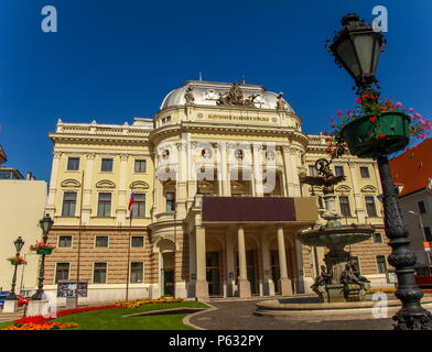 Nationaltheater in Hviezdoslav Platz in der Altstadt von Bratislava. Stockfoto