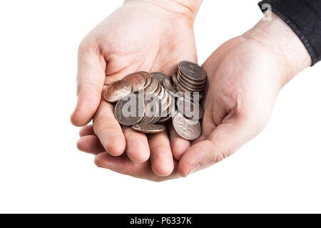 Stapel von Münzen und die menschliche Hand auf weißem Hintergrund Stockfoto