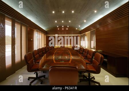 EDIFICIO DE LAS CORTES DE CASTILLA - LA MANCHA Y Antiguo Convento de San Gil. Interieur. ARQUITECTO: MANUEL SANTA OLAYA. Stockfoto