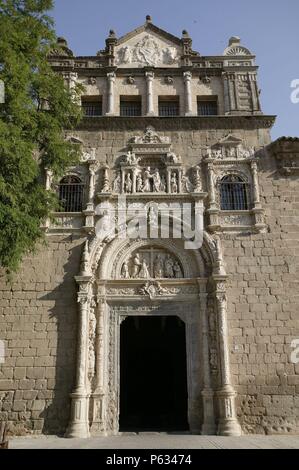 MUSEO DE SANTA CRUZ (S. XVI). FACHADA PRINCIPAL CON PORTADA PLATERESCA DE ALONSO DE COVARRUBIAS. Stockfoto