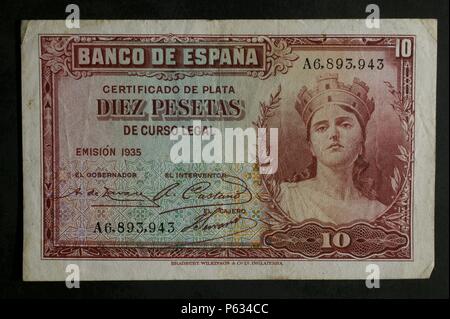 DINERO: BILLETE DE DIEZ PESETEN DE 1935. ANVERSO: BUSTO MUJER COMO ALEGORIA A LA REPUBLICA. LEYENDAS: CERTIFICADO DE PLATA Y DE CURSO LEGAL. REVERSO: SÜNDE FONDO. MEDIDA: 101 x 61. Stockfoto