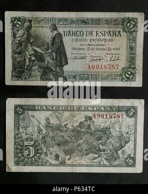 DINERO: BILLETE DE CINCO PESETAS DE 1945. ANVERSO Y REVERSO CON DE REPRESENTACION CAPITULACIONES DE SANTA FE. Stockfoto