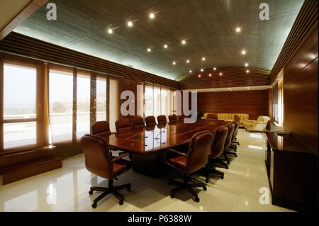 EDIFICIO DE LAS CORTES DE CASTILLA - LA MANCHA Y Antiguo Convento de San Gil. Interieur. ARQUITECTO: MANUEL SANTA OLAYA. Stockfoto