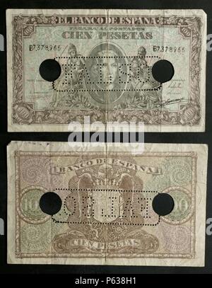 DINERO: BILLETE DE CIEN PESETAS MARCADO COMO FALSO. ANVERSO: CABEZA DE CRISTOBAL COLON Y, FLANQUEANDOLA, LAS FIGURAS REPRESENTEN FEMENINAS QUE LA GEOGRAFIA Y AMERIKA. REVERSO: ESCUDO DE ESPAÑA POR LAS CIFRAS FLANQUEADO CIEN. TAMAÑO: 138 x 81 mm. CALCOGRAFIA & CARTEVALORI, Mailand, Italien. Stockfoto