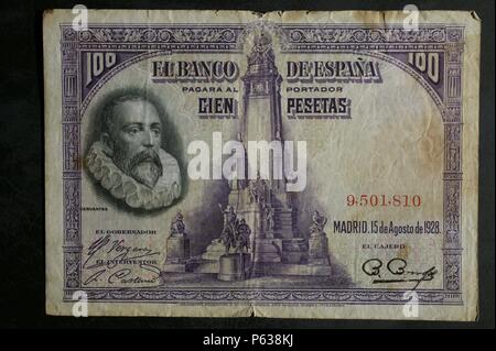 DINERO: BILLETE DE CIEN PESETAS DE 1928. ANVERSO: BUSTO DEL ESCRITOR MIGUEL DE CERVANTES Y UNA REPRODUCCION DEL MOMUMENTO EIN CERVANTES DE LA PLAZA DE ESPAÑA DE MADRID. REVERSO: CUADRO DE Luis Menendez Pidal "ENCUENTRO DE DON QUIJOTE CON LOS DUQUES'. COMO MARCA AL AGUA LLEVA LA CABEZA DEL QUIJOTE. TAMAÑO: 128 x 90 mm. Stockfoto