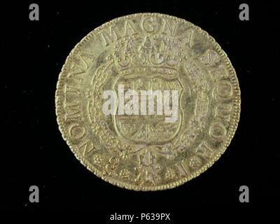 NUMISMATICA. Vive la MODERNA. CUATRO ESCUDOS DE ORO, DE FERNANDO VI. REVERSO. ESCUDO CORONADO RODEADO DEL KRAGEN DEL TOISON. 1757. (DEPOSITO-: MUSEO ARQUEOLOGICO NACIONAL). Stockfoto