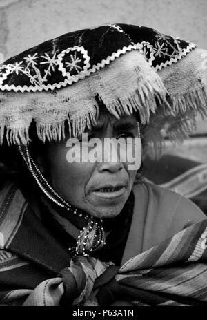 QUECHUA-Frau in einer ländlichen Kleinstadt in der Nähe von unserem Ziel der AUZANGATE - PERU Stockfoto