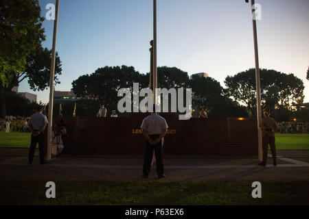Northern Territory Flagge Auf Anzac Hill Alice Springs Northern Territory Australien Stockfotografie Alamy