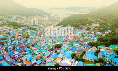 Luftaufnahme von Gamcheon Culture Village in Busan in Südkorea. Stockfoto