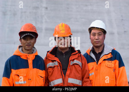 Es sind über 1.500 Mitarbeiter aus vielen Ländern (insbesondere China, Portugal, Italien, Pakistan), in der Konstruktion der Karahnjuka eingerückt Stockfoto