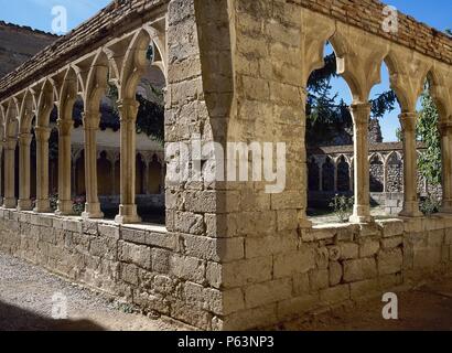 ARTE GOTICO. ESPAÑA. CONVENT DE SANT FRANCESC (CONVENTO DE SAN FRANCISCO). Construído ENTRE LOS SIGLOS XIII y XIV. Vista parcial del CLAUSTRO. MORELLA. Comarca del Maestrazgo. Estado de Castellón. Comunidad Valenciana. Stockfoto