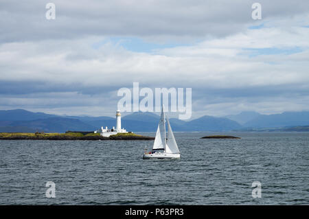 Eilean Musdile Leuchtturm bewacht den Eingang zum Loch Linnhe in der Nähe der Isle of Mull an der Inneren Hebriden, Schottland Stockfoto