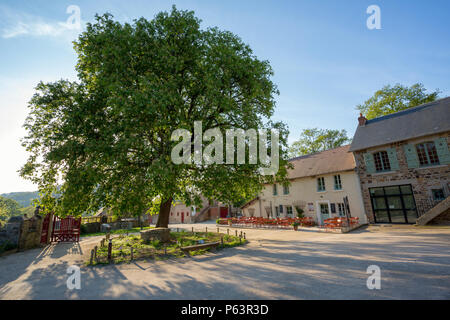 Hotel Restaurant Le Gasseau in Saint-Léonard-des-Bois, Normandie, Frankreich. Stockfoto