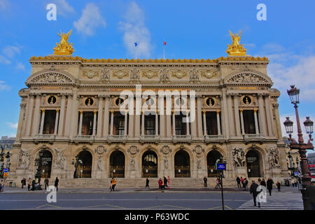 Alais Garnier, verzierten Oper mit goldenen Statuen in Second-Empire Beaux-Arts Stil, Paris, Frankreich Stockfoto