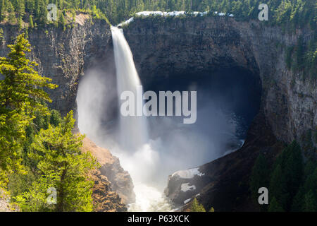 Helmcken Falls ist ein 141 m Wasserfall an der Murtle River im Wells Gray Provincial Park in British Columbia, Kanada. Helmcken Falls ist die vierte La Stockfoto