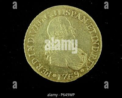 NUMISMATICA. Vive la MODERNA. OCHO ESCUDOS DE ORO, DE FERNANDO VI. ANVERSO. BUSTO DEL REY CON PELUCA Y CORDON A LA DERECHA. (DEPOSITO-: MUSEO ARQUEOLOGICO NACIONAL). Stockfoto