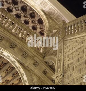 MUSEO DE SANTA CRUZ (S. XVI). ESCALERA DE ALONSO COVARRUBIAS. Stockfoto