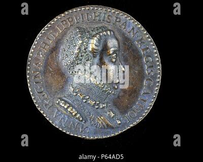 NUMISMATICA. MEDALLA MODERNA. DE FELIPE II Y ANA DE AUSTRIA, POR GIAN PAOLO POGGINI. REVERSO. BUSTO DE LA REINA A LA DERECHA. 1582. (DEPOSITO-: MUSEO ARQUEOLOGICO NACIONAL). Stockfoto