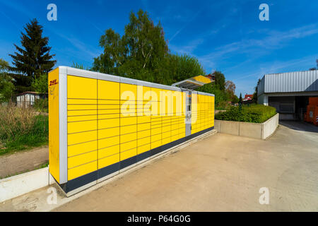 BERLIN, 22. APRIL 2018: DHL Packstation. Die Kette der Autonomen post Punkte für sich selbst - Empfang und Versand von Postpaketen. Stockfoto