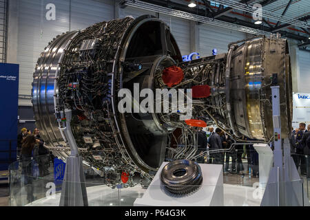 BERLIN, DEUTSCHLAND - 25 April 2018: Turbofan Triebwerke von Rolls-Royce-Trent XWB. Ausstellung die ILA Berlin Air Show 2018 Stockfoto