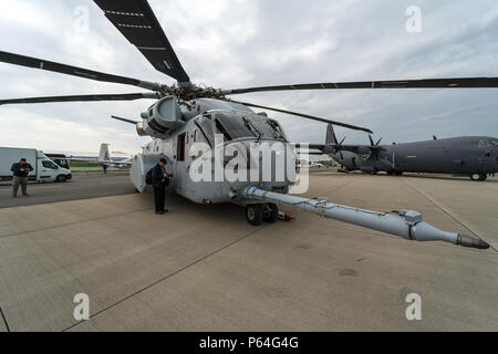 Schwergut Hubschrauber Sikorsky CH-53K König Hengst von United States Marine Corps auf dem Flugplatz. Ausstellung die ILA Berlin Air Show 2018 Stockfoto