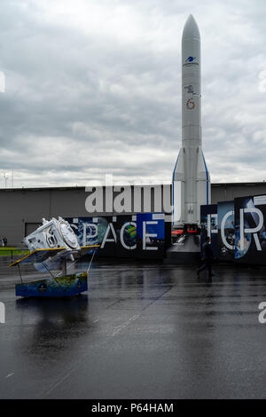 Modell der Ariane 6 Weltraumrakete von Arianespace vor dem Space Pavilion. Ausstellung die ILA Berlin Air Show 2018. Stockfoto