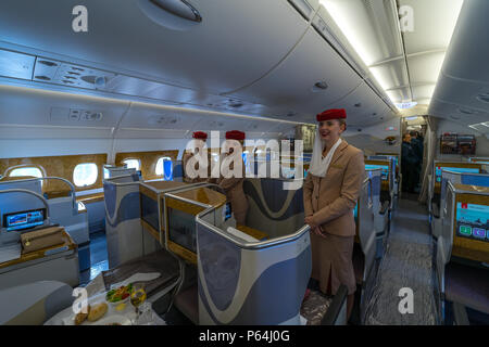 BERLIN - April 26, 2018: in der Business Class der größten Flugzeug der Welt Airbus A380. Emirates Airline. Ausstellung die ILA Berlin Air Show 2018 Stockfoto