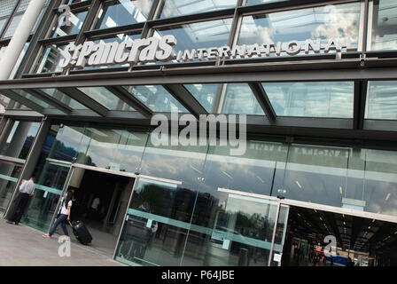 Eingang zum Bahnhof Kings Cross St. Pancras, London, UK Stockfoto