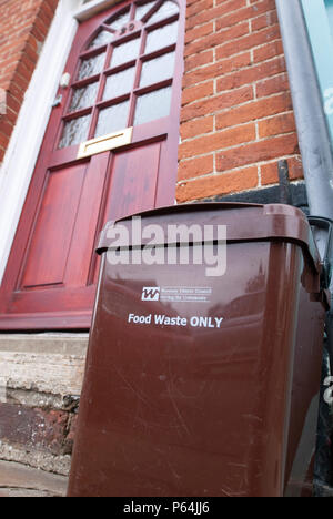 Lokale Rat Food Waste Recycling Collection Box, Suffolk, Großbritannien Stockfoto