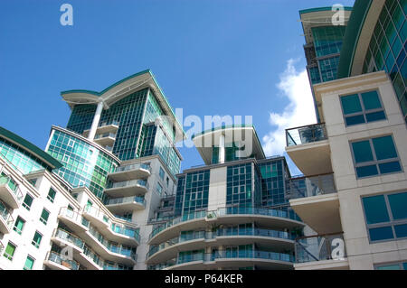 St George Wharf. Neue gemischte Nutzung Entwicklung mit Wohn-, Hotel, Büros, Restaurants und ein Fitnesscenter. Vauxhall Cross, London, Vereinigtes Königreich. Stockfoto