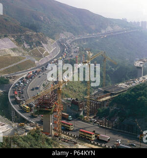 Bau von Ting Kau Brücke Ansatz. Tung Mung Road, Hong Kong, China. Stockfoto