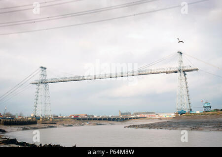 Die Newport Transporter Bridge ist eine Überquerung des Flusses Usk in der Stadt Newport, South Wales, Vereinigtes Königreich. Es ist ein Klasse I Struktur aufgelistet. D Stockfoto