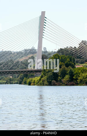 Königin Elisabeth (Rainha Santa Isabel) auch genannt Europa Brücke, Coimbra, Portugal Stockfoto