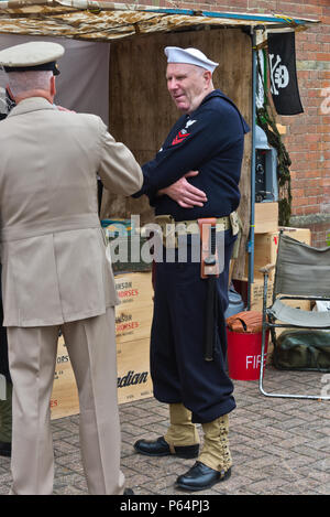 Uns Service Personal an das Schiff Service Store an der 'Krieg gegen den Fall der Linie ' 2018 Alresford Station auf dem Mid Hants Railway Watercress Line Stockfoto